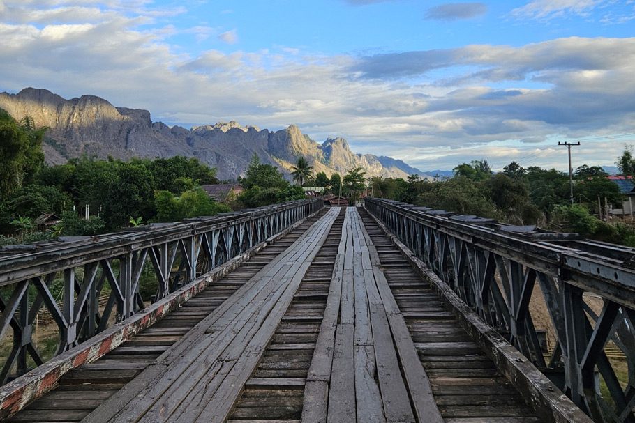 Pont De Bois sur la boucle de Thakhek